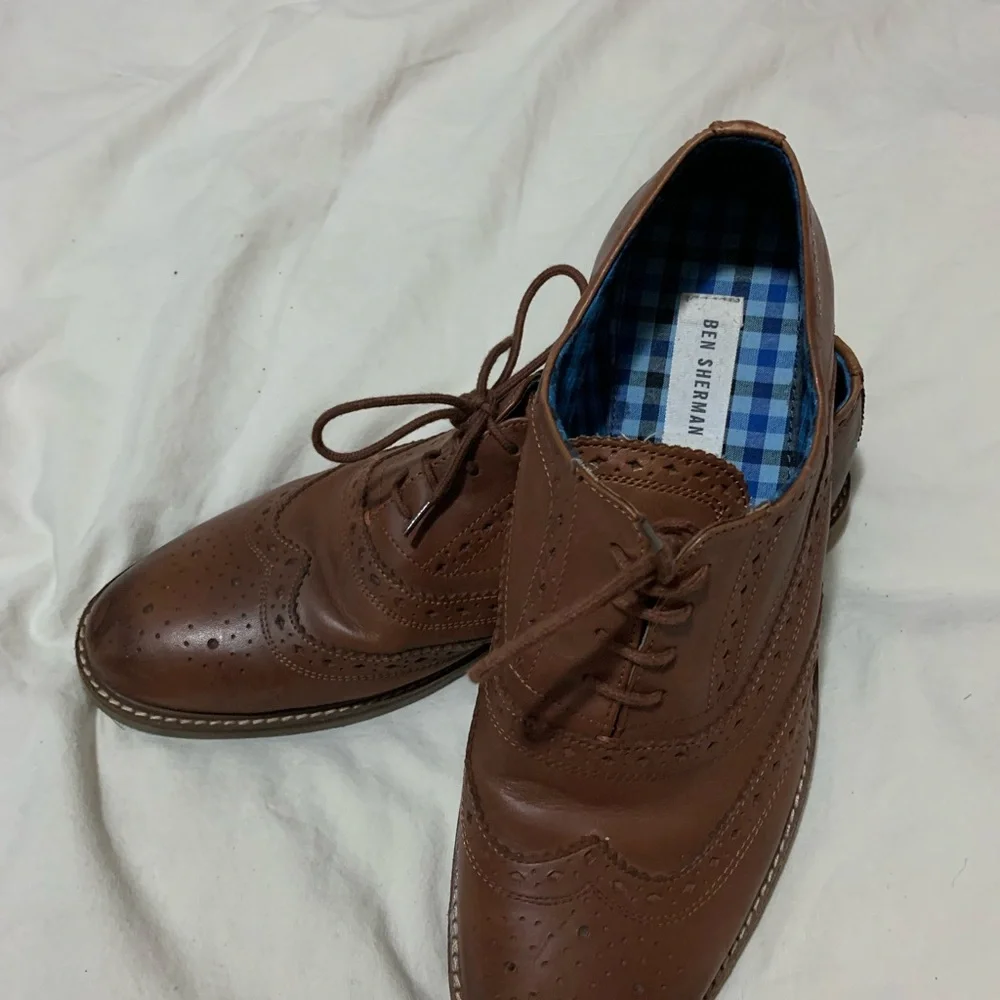 Ben Sherman Brown Oxfords with Wingtip Design and Broguing - Picture 2 of 4